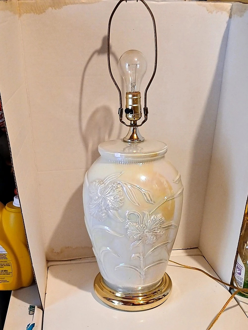 Vintage Floral Glass Table Lamp in White & Gold Phoenix? Pearlized